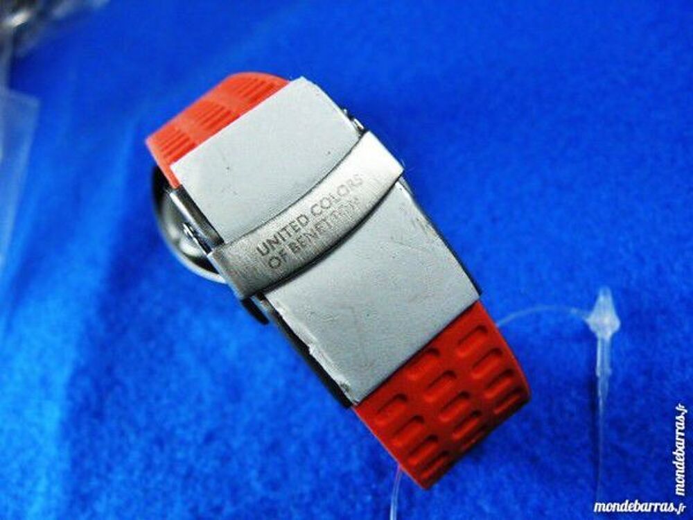 BENETTON montre analogique cadran rouge BEN0008 Bijoux et montres