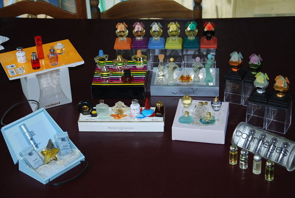 collection de miniatures de parfums 