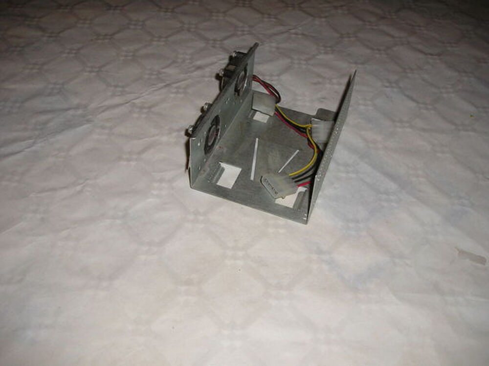 ch&acirc;ssis de disque dur interne ventil&eacute;.
Matériel informatique