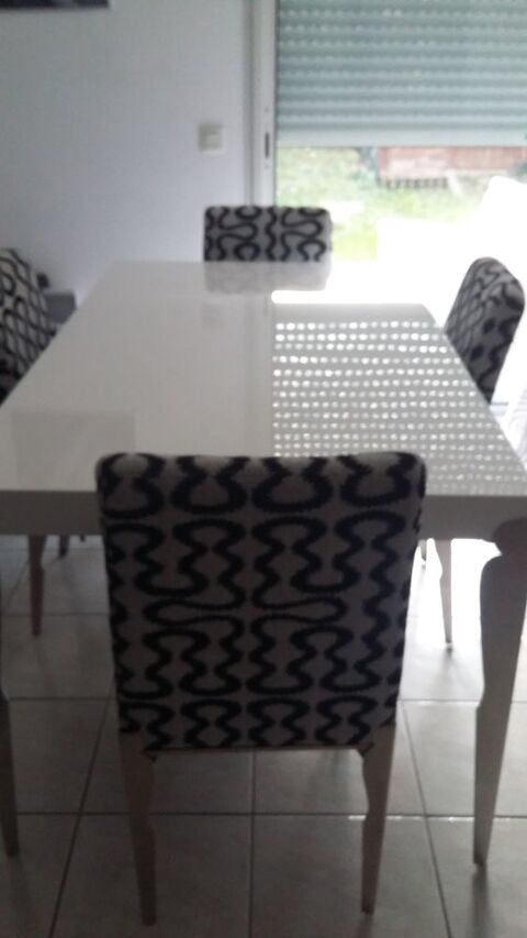 table de salle  manger + 4 chaises 300 Bayonne (64)