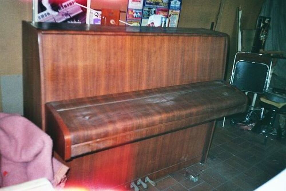 pianos droit " Legnica Instruments de musique