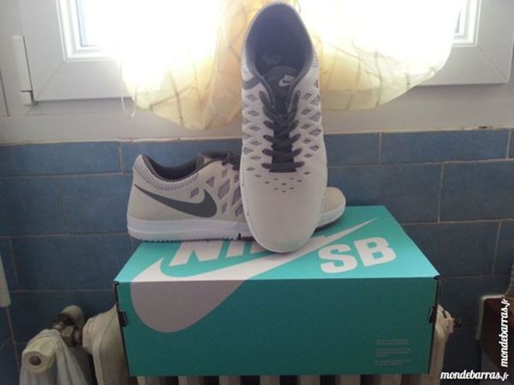 Basket nike free sb neuf Chaussures