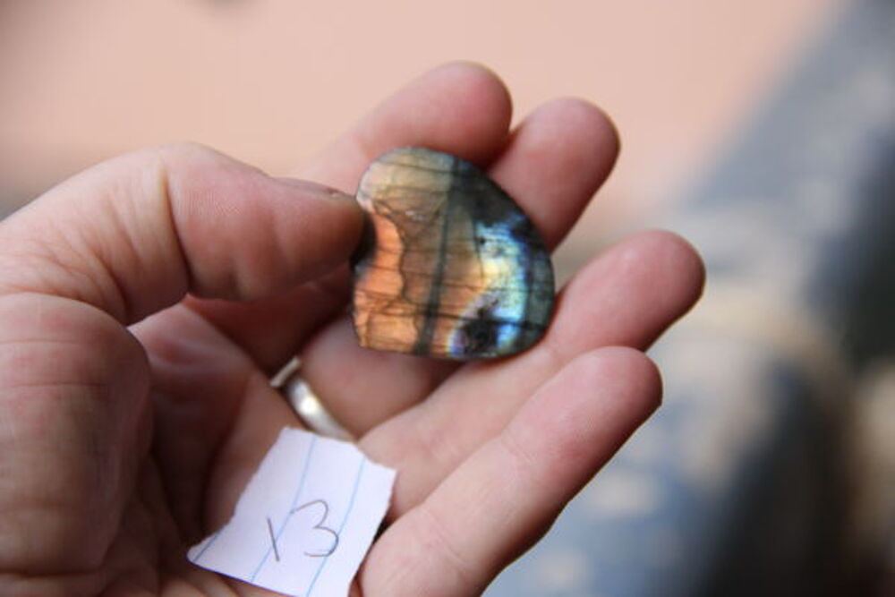 Pierres labradorites taill&eacute;es pour faire des bijoux Bijoux et montres