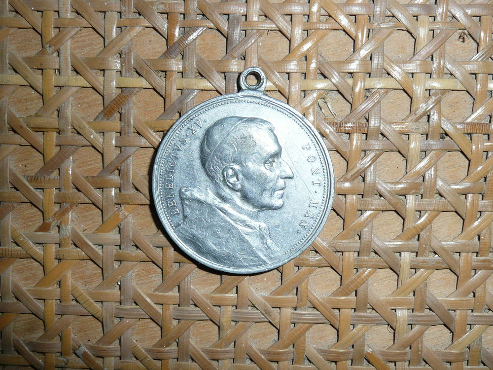 Belle m&eacute;daille en alu Roma d'un diam&egrave;tre de 4 cm Bijoux et montres