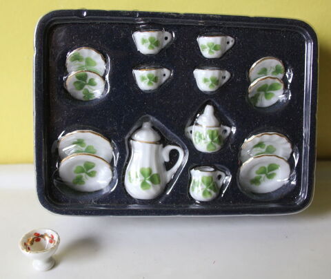 Dinette de maison de poupée neuve
porcelaine 12 Vanves (92)
