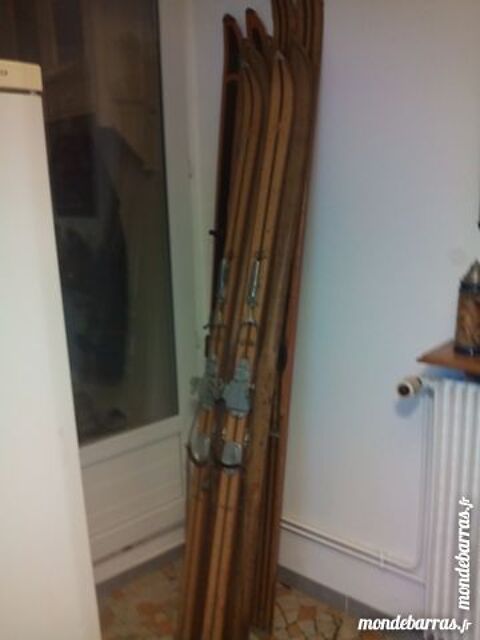 Lot de skis anciens en bois 300 Limetz-Villez (78)