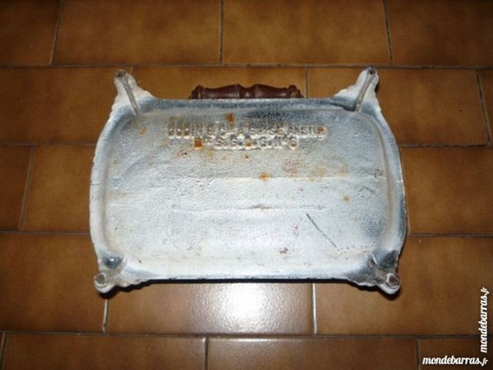 Grande chaufferette en fonte Godin &agrave; braise Décoration