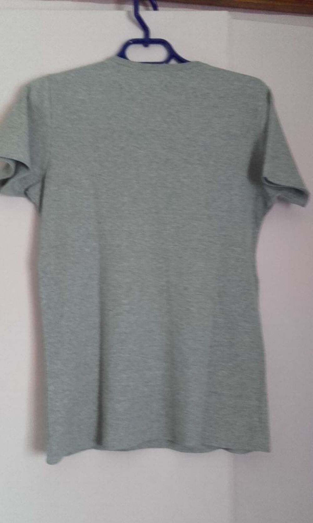 tee shirt gris Vêtements