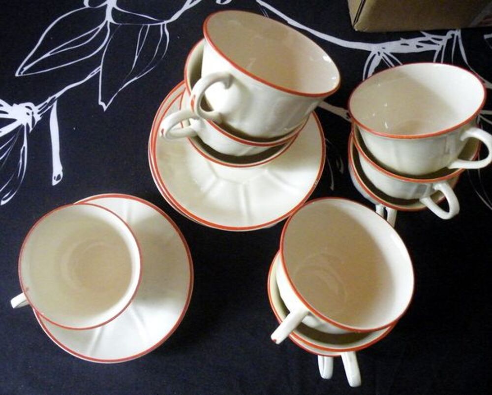 service de tasses 10 tasses 5 soucoupes Cuisine