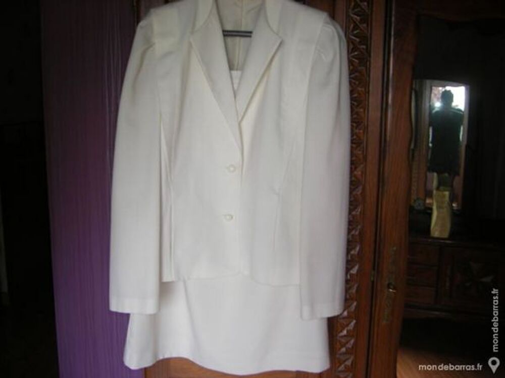 tailleur &eacute;cru &eacute;tat impecable Vêtements