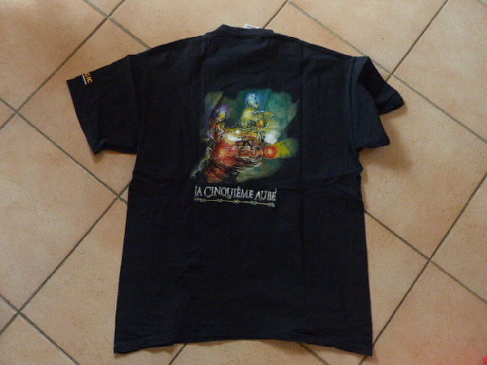 t shirt fruit of looms la 5&deg; aube taille L et XL
Vêtements