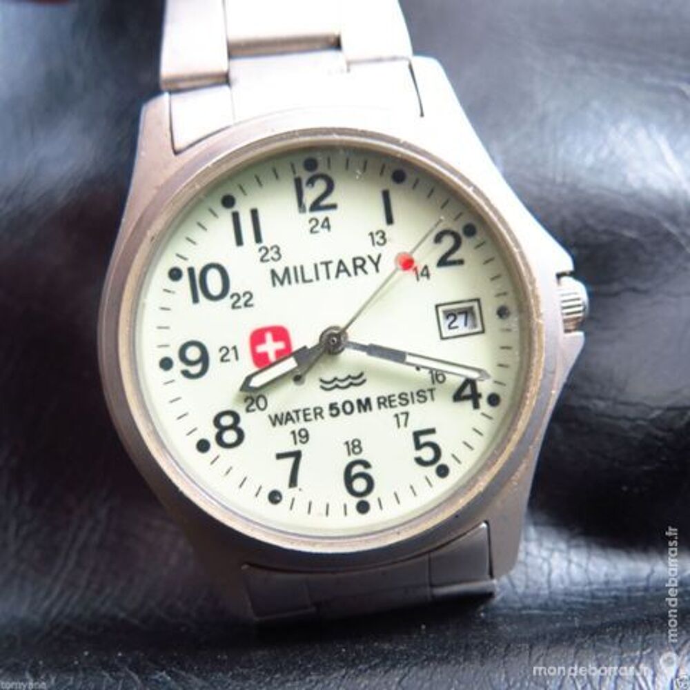 MILITARY CROSS SWISS FORCE analogique DIV0515 Bijoux et montres