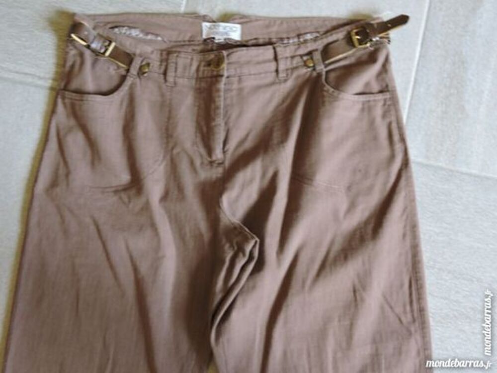 PANTALON LEGER T.40 Vêtements