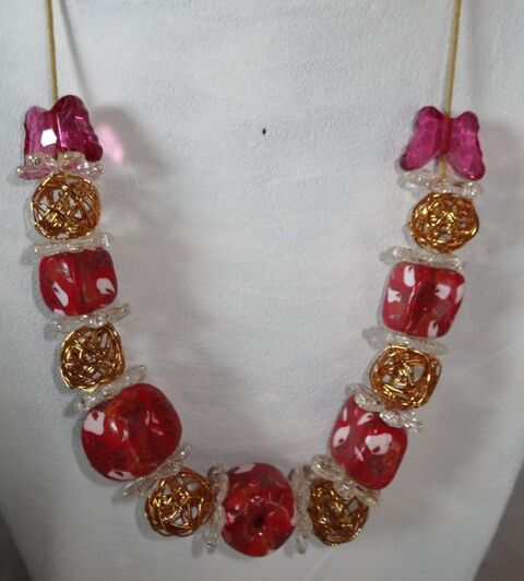 Collier Pte fimo de forme carr rouge multicolore 20 Labastide-Monrjeau (64)