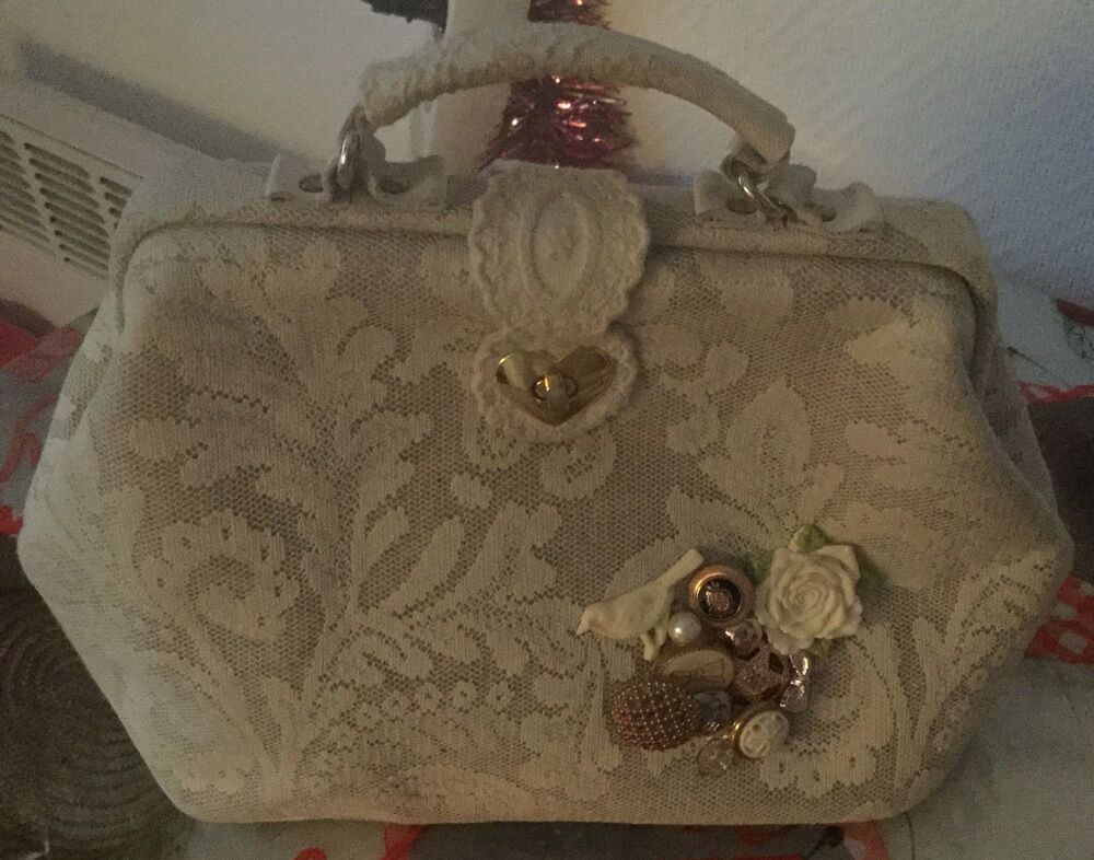 sac &agrave; main en dentelle beige vintage Maroquinerie