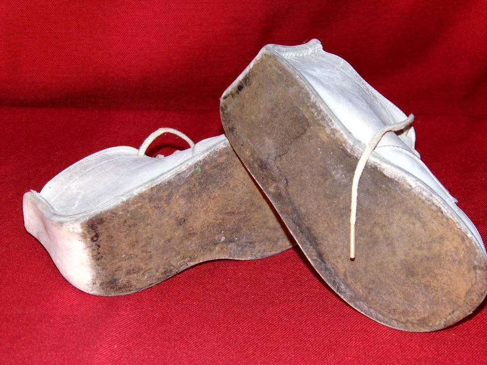 Chaussures anciennes cuir enfant poup&eacute;e vintage 