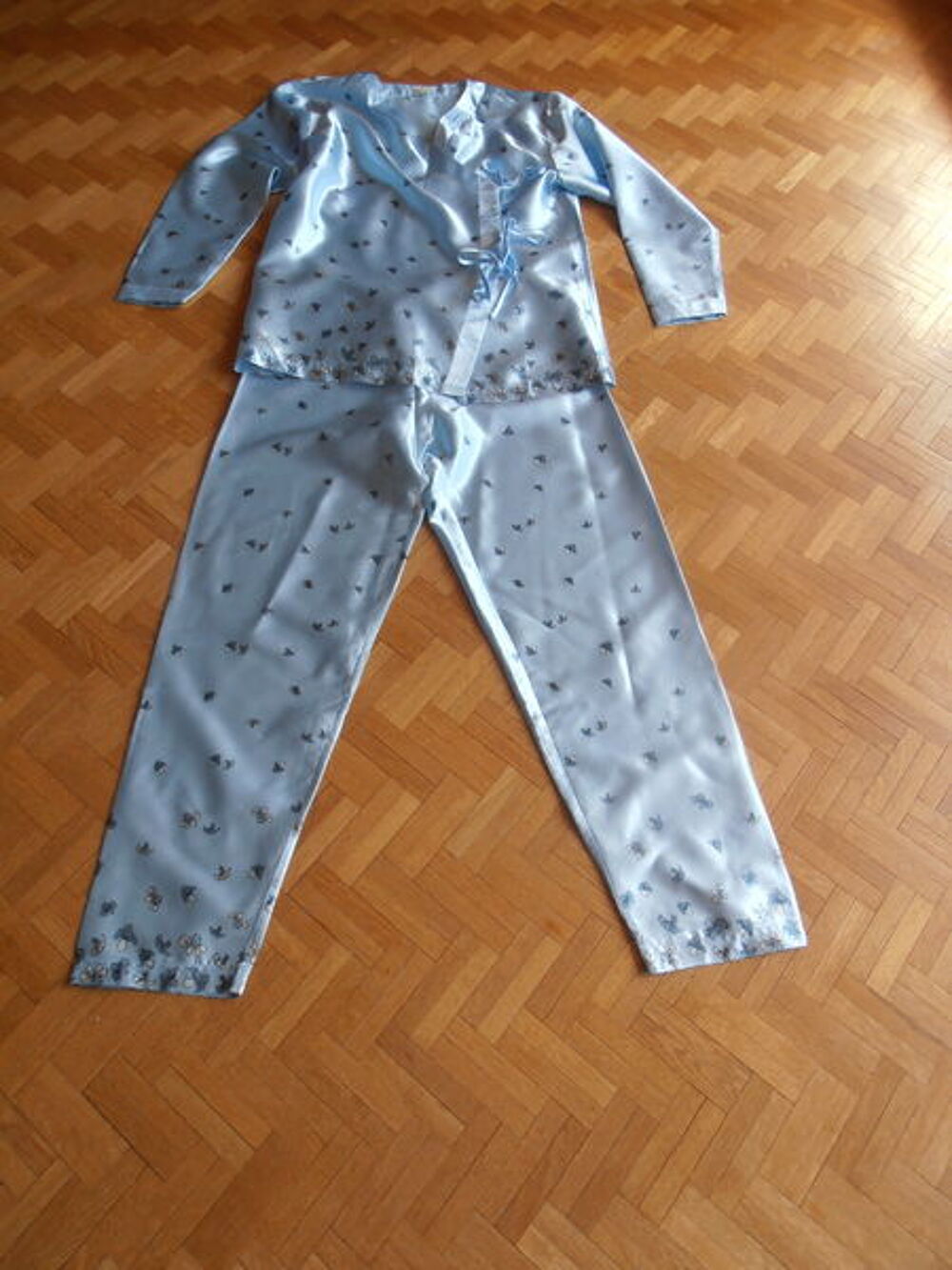 Pyjama bleu ciel crois&eacute; (77) Vêtements