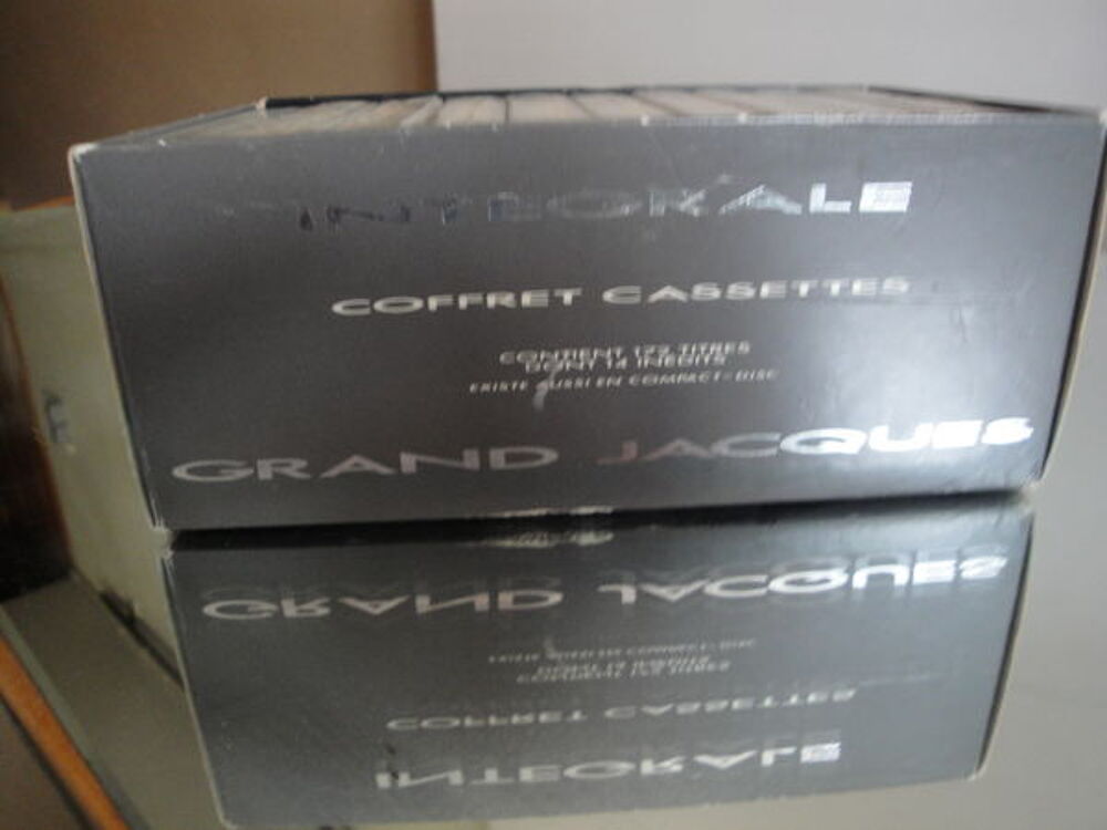 coffret de cassettes Jacques BREL CD et vinyles