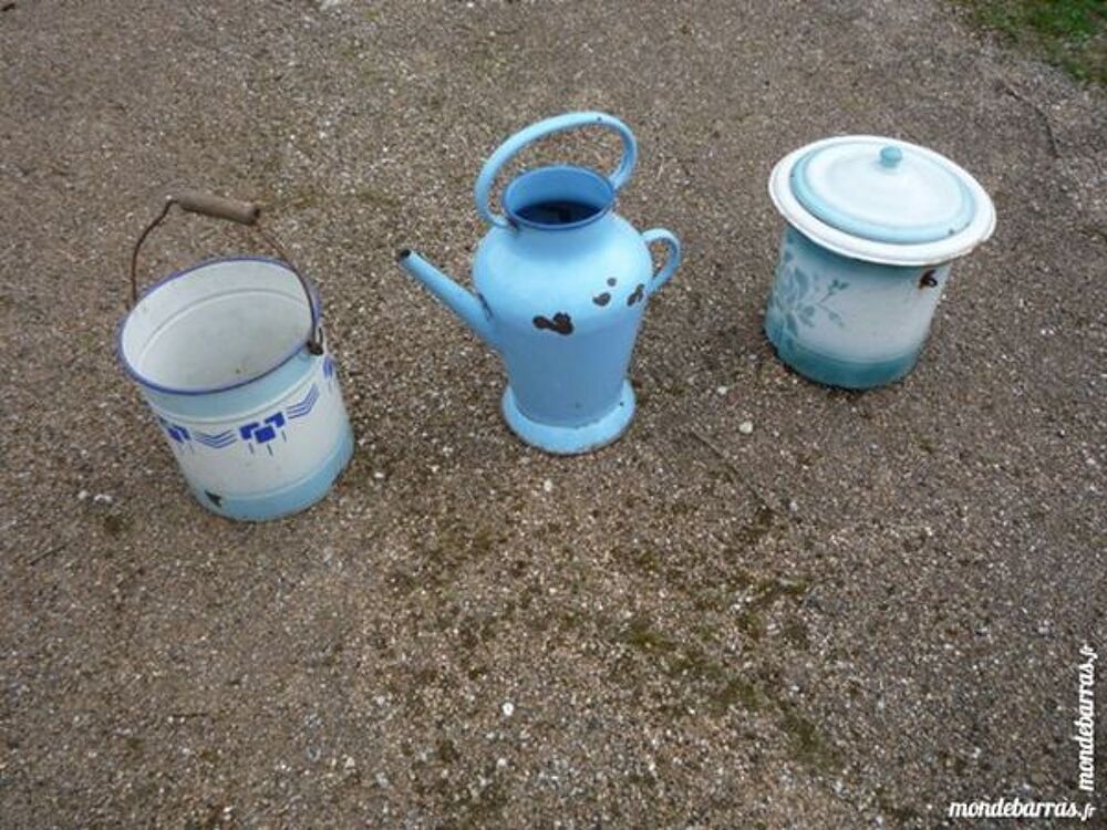Broc &agrave; eau &eacute;maill&eacute; bleue/seaux de toilette 