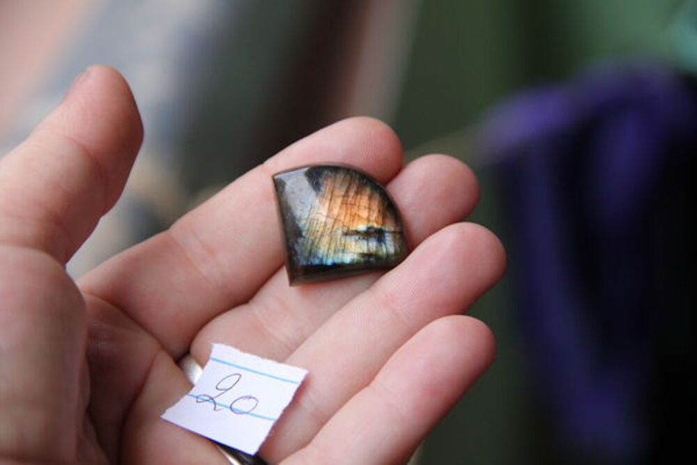 Pierres labradorites taill&eacute;es pour faire des bijoux Bijoux et montres