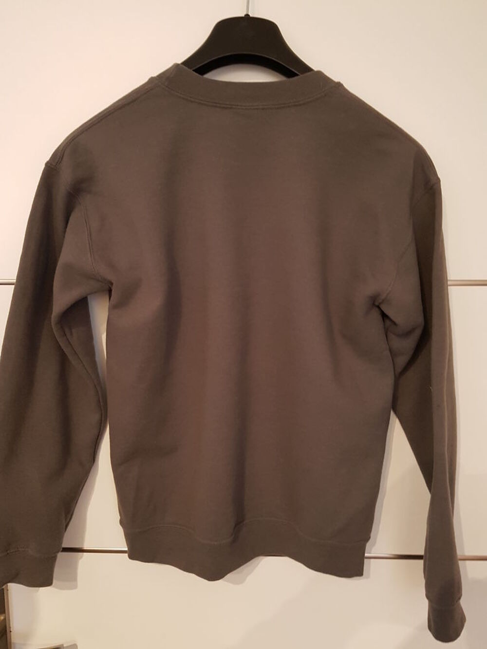 Pull Neuf "Into the wild" Gris femme homme S Vêtements