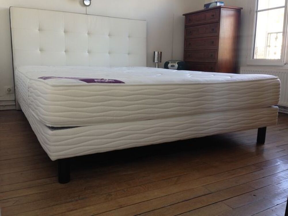 Lit 160x200 Matelas Latex, Sommier Dunlopillo, tr&egrave;s bon &eacute;tat Meubles