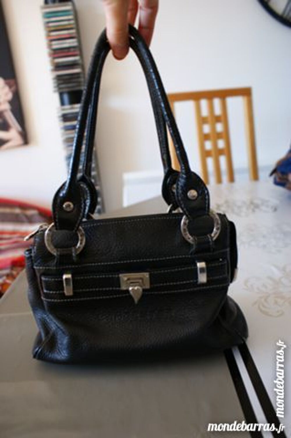 Petit sac vintage noir cuir Lancaster Maroquinerie
