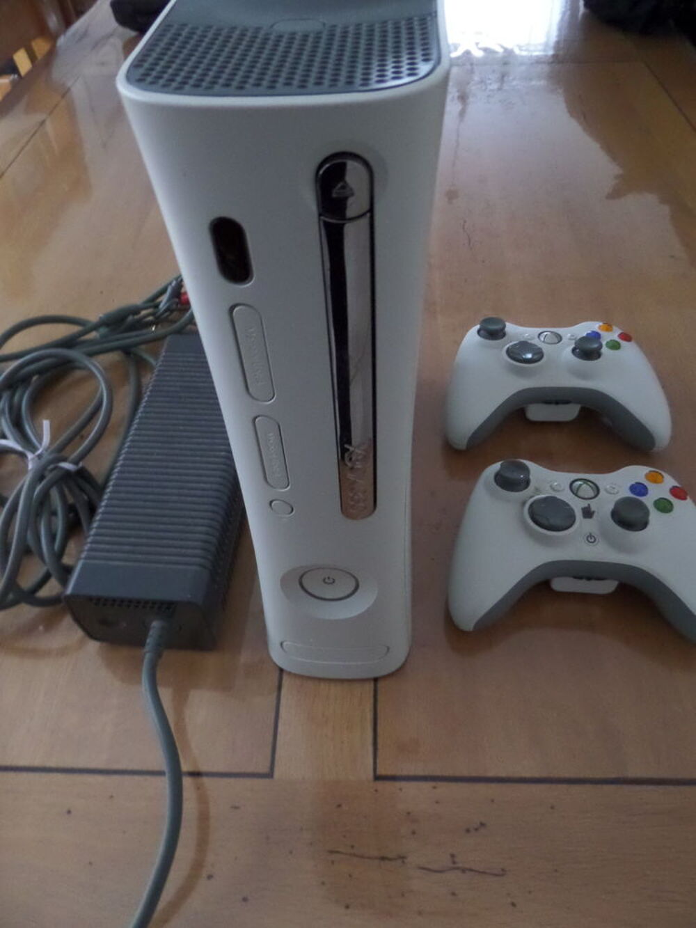 Xbox 360 60GB, 2 manettes + 5 jeux Consoles et jeux vidéos