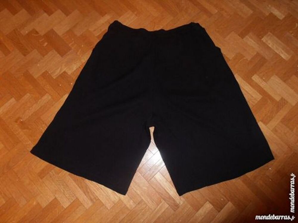 Short noir cr&eacute;pon Vêtements