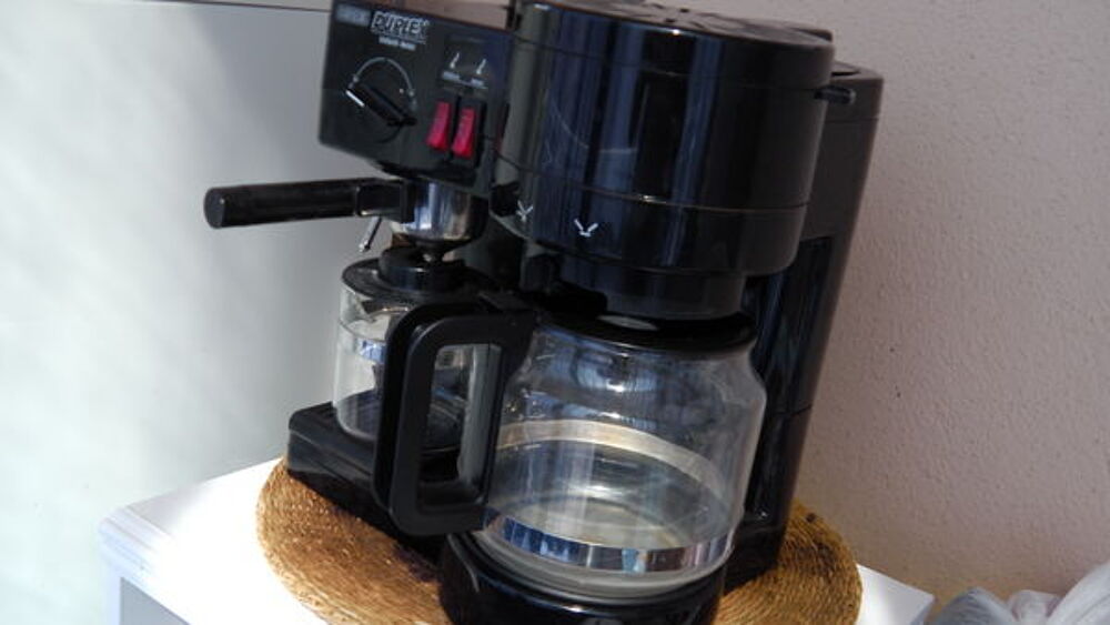 Cafeti&egrave;re &eacute;lectrique noire, double fonction Electroménager
