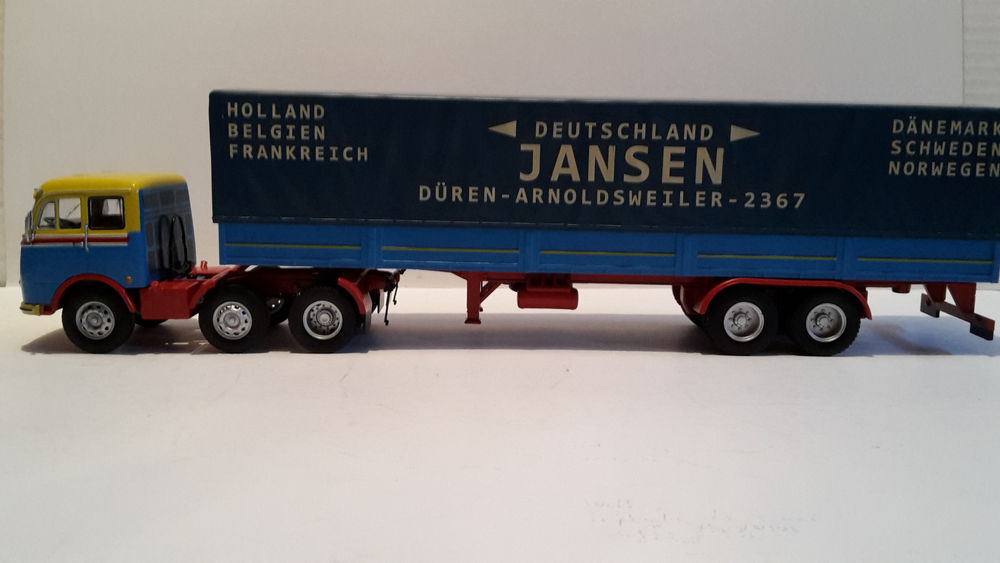 Camion Mercedes-Benz semi-remorque savoyarde 