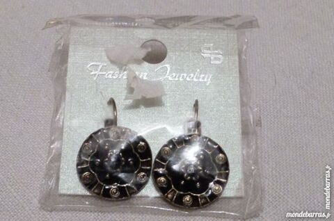 BOUCLES D'OREILLES POUR OREILLES PERCEES NEUVES 2 Écuisses (71)