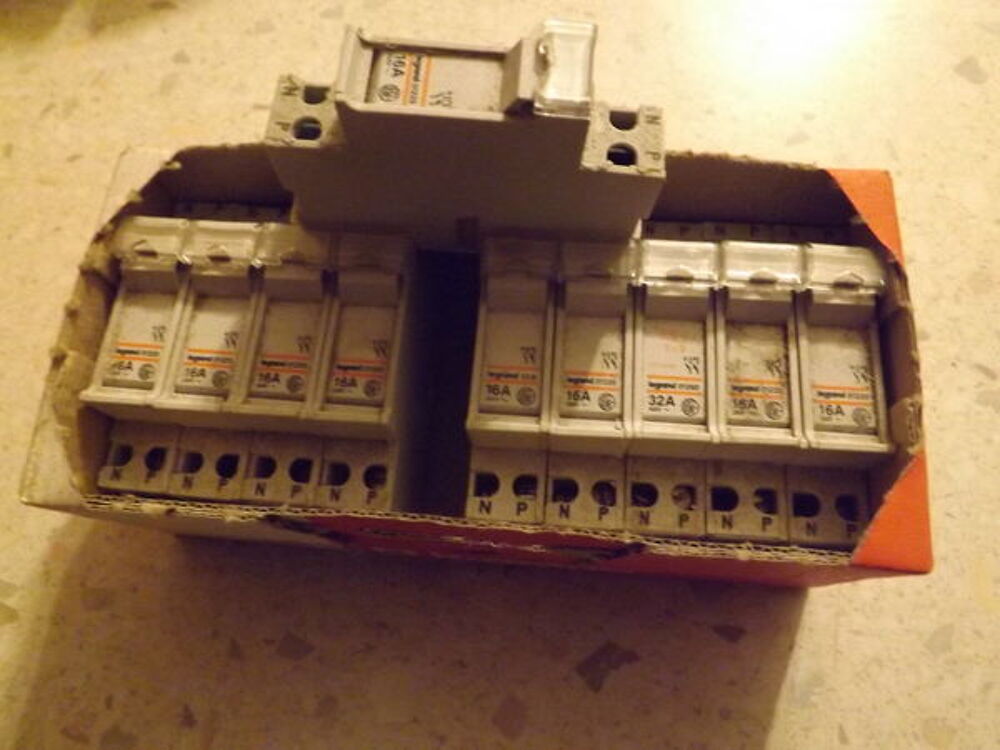 Porte fusible modulaire &agrave; cartouches 
10A.16A.20A.32A Bricolage