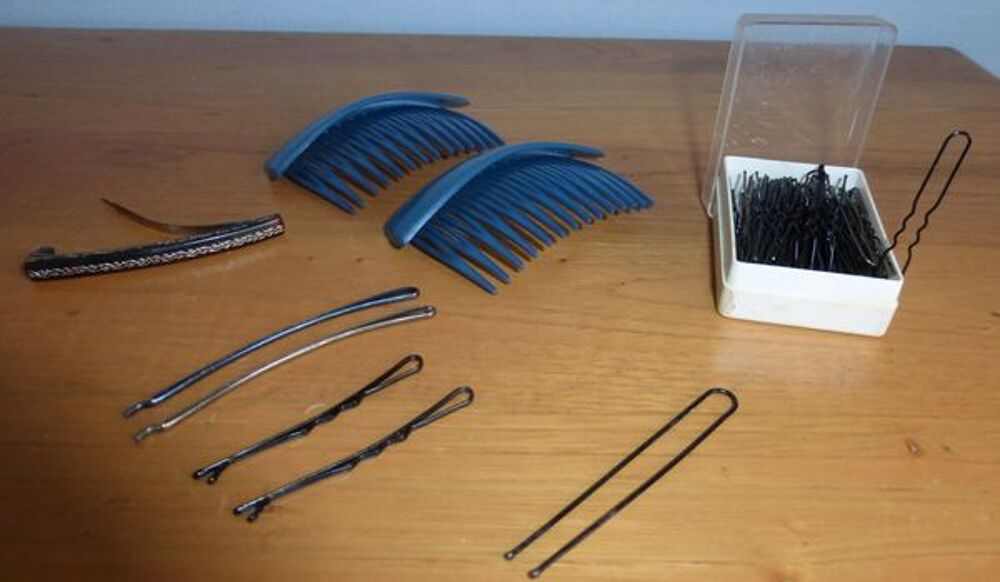 EPINGLES,PEIGNES, BARRETTES A CHEVEUX Bijoux et montres