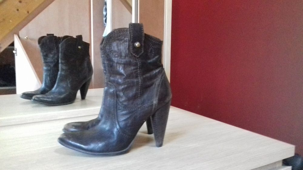 Bottines Cowboy Femme. Chaussures