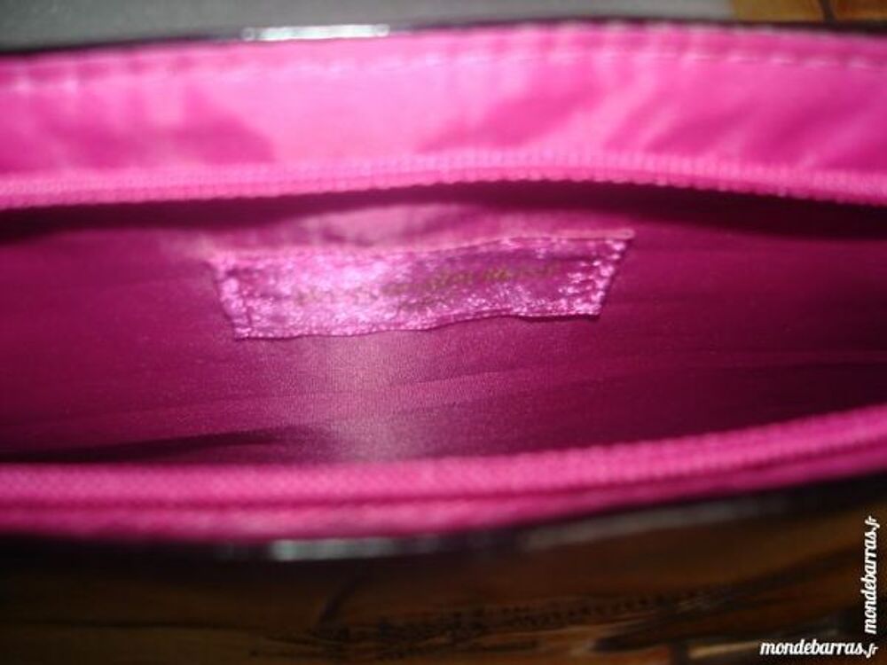 JOLIE POCHETTE YSL.POUR TABLETTE NEUVE.. Maroquinerie