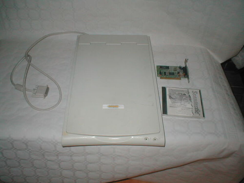 scanner a plat scantastic SCSI 
Matériel informatique