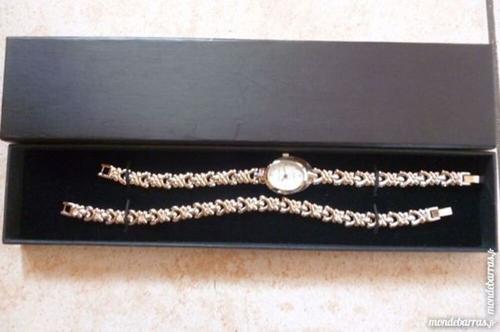 Montre + Bracelet Fantaisie argent&eacute; dans son Ecrin Bijoux et montres