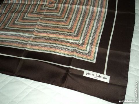FOULARD en SOIE BALMAIN 35 Blaye (33)