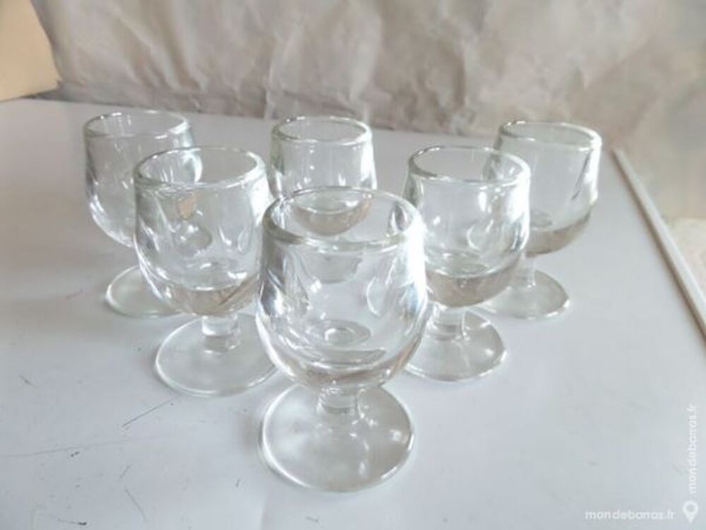 6 verres pour&laquo; le trou normand&raquo; ou &laquo;la goute&raquo; Cuisine
