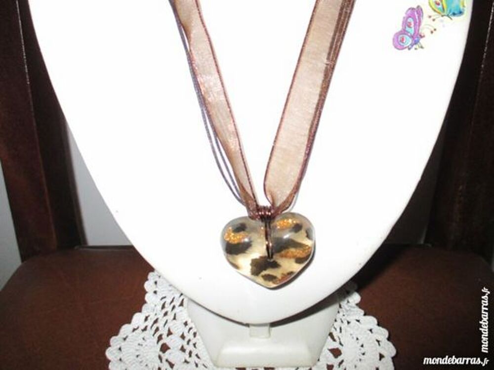 COLLIER &laquo;gros coeur&raquo; Bijoux et montres