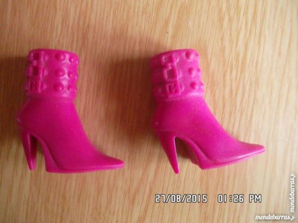 PETITES BOTTES ROSES Jeux / jouets