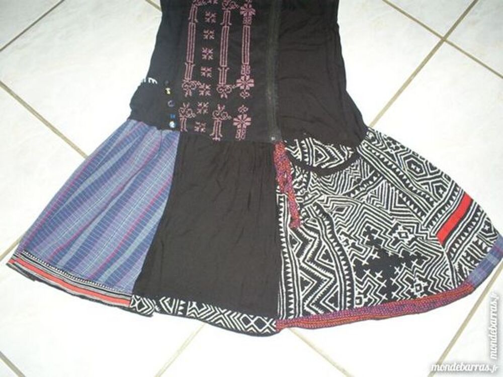 Robe DESIGUAL NEUVE Taille 38 Vêtements