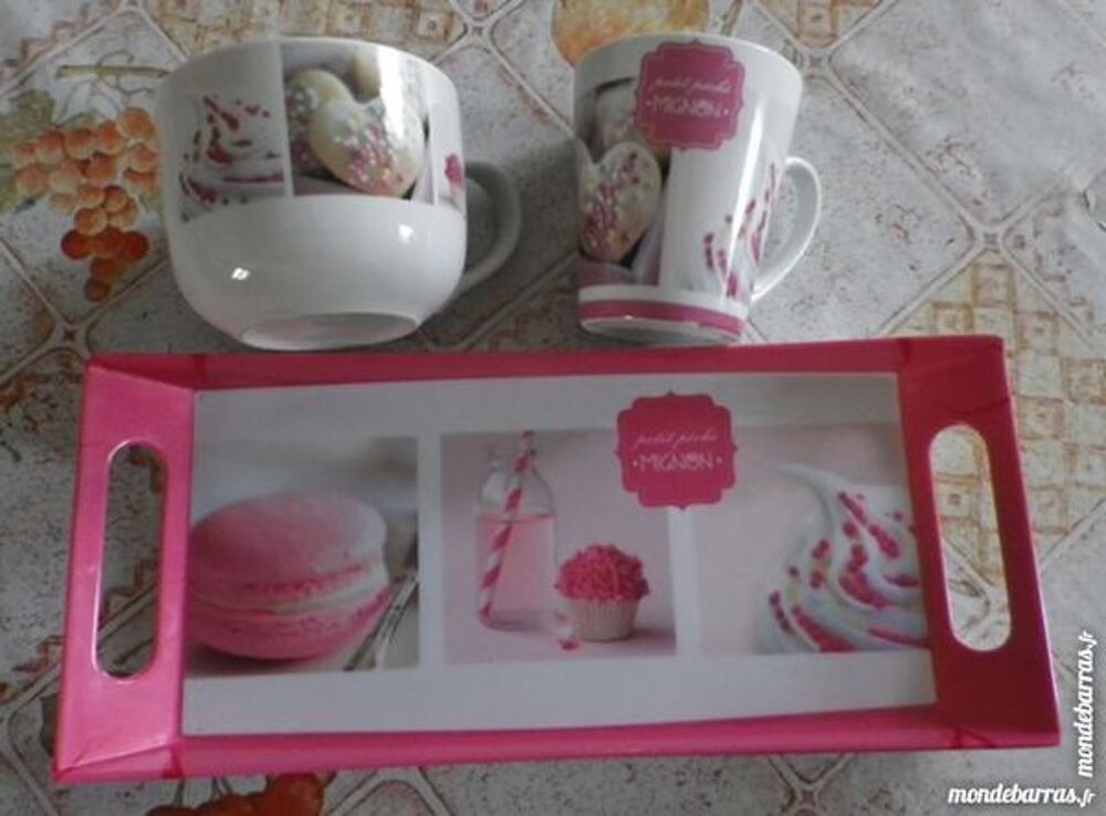 ENSEMBLE PETIT DEJEUNER TASSE MUG ET PLATEAU NEUF Cuisine