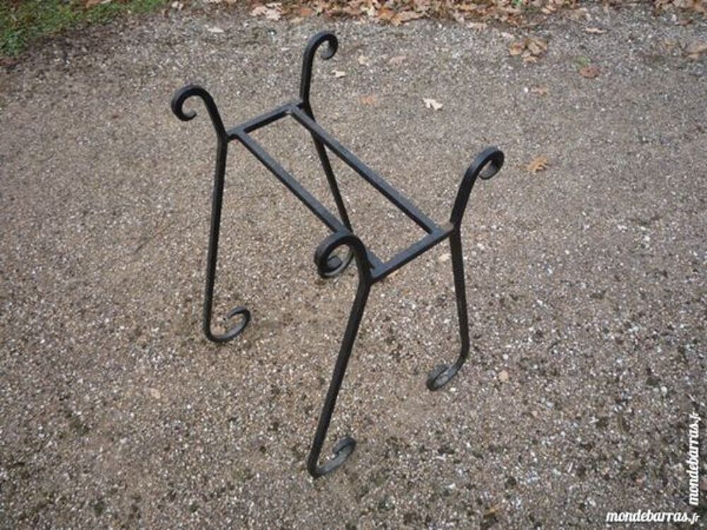 Porte vase en fer forg&eacute;/balconni&egrave;re Cuisine