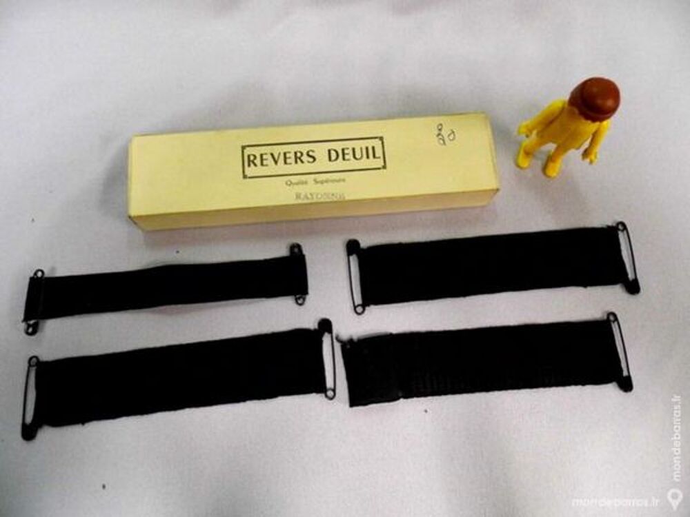 Revers deuil attache bas jarretelle noire mercerie Bourse des collections