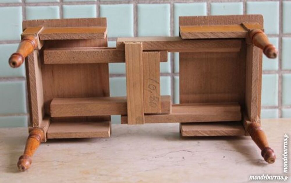 Table &agrave; rallonges maison de poup&eacute;e Jeux / jouets