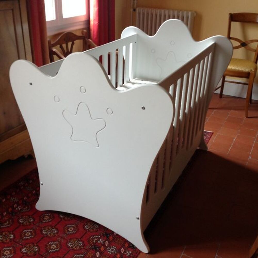 Lit BB+matelas+commode+table &agrave; langer en bon &eacute;tat Puériculture