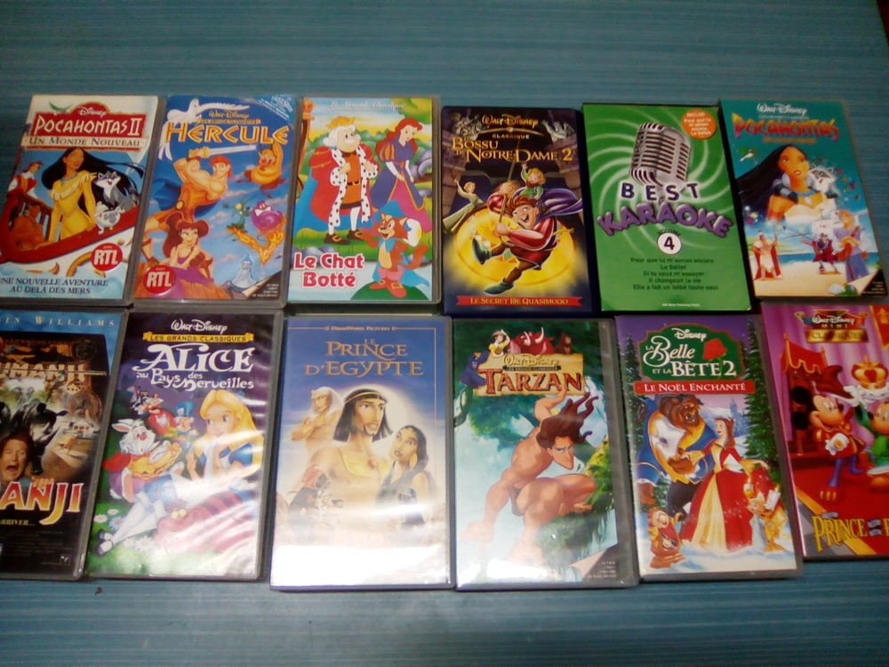 lot d'une cinquantaine de cassettes vhs Photos/Video/TV