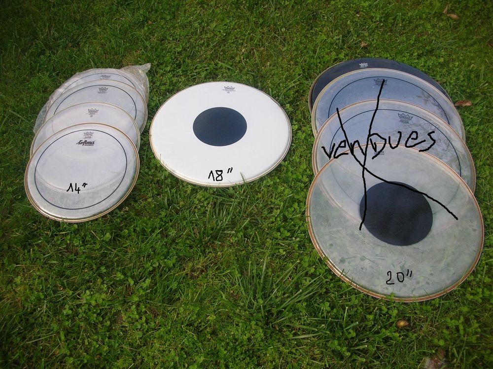 nombreux mat&eacute;riel de musique Instruments de musique